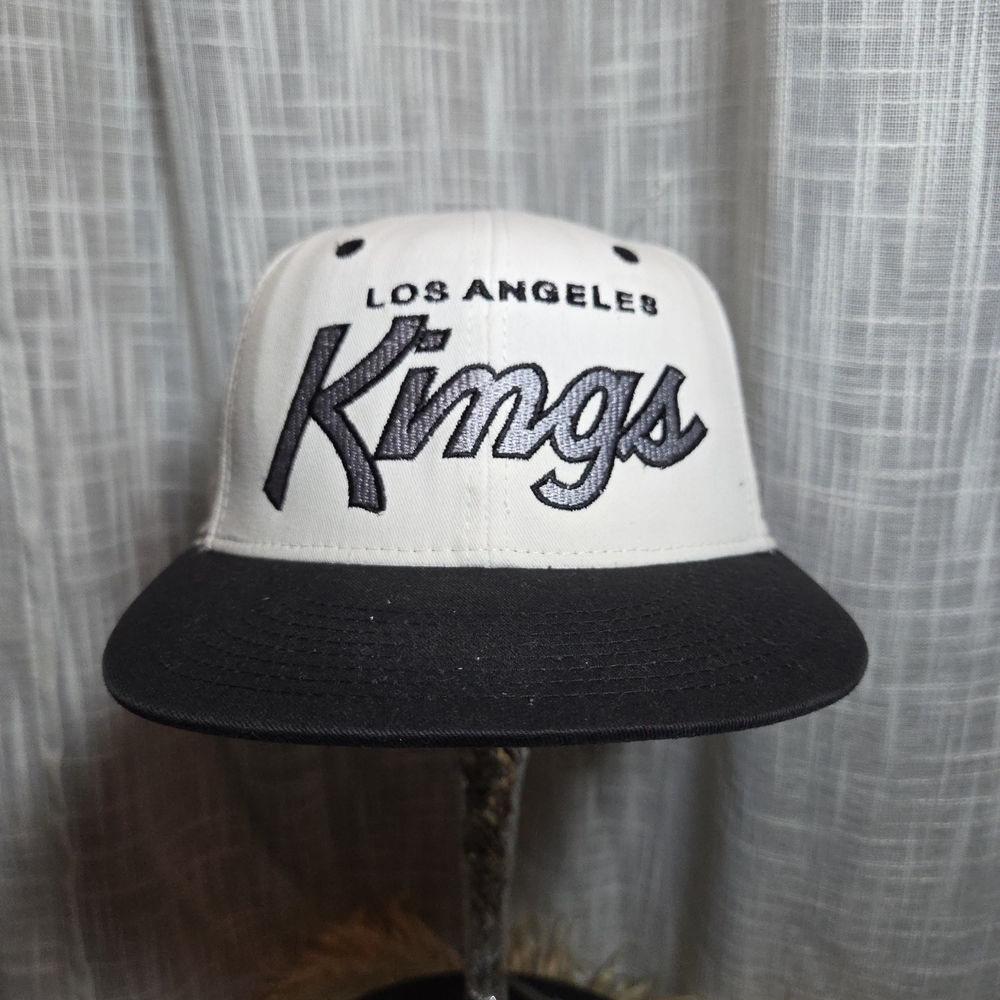 Los Angeles Kings Men Vintage Cap - Black and White